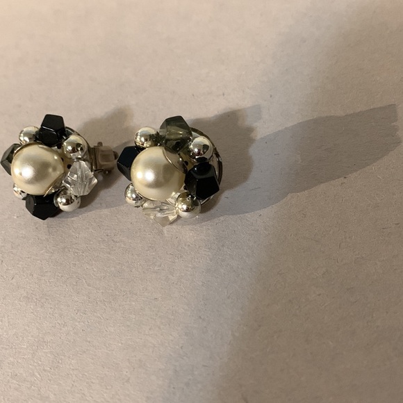 Beautiful vintage earrings, clip on style - Picture 3 of 4